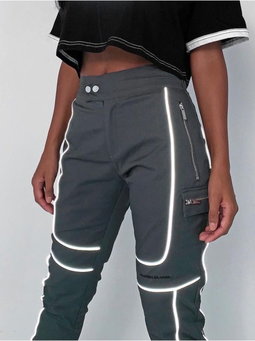 NWOT. Maniere De Voir reflective piped cargo jogger pants Size SMALL (8)